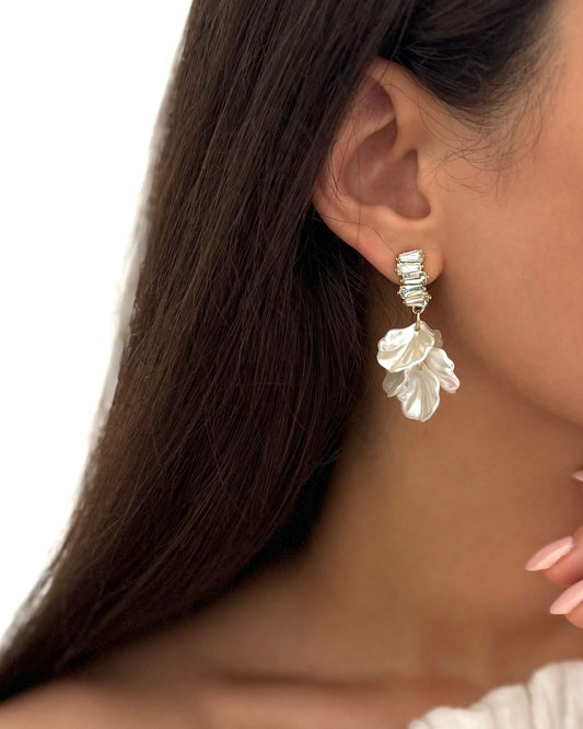 1Pair Imitation Shell White Flower Petal Earring