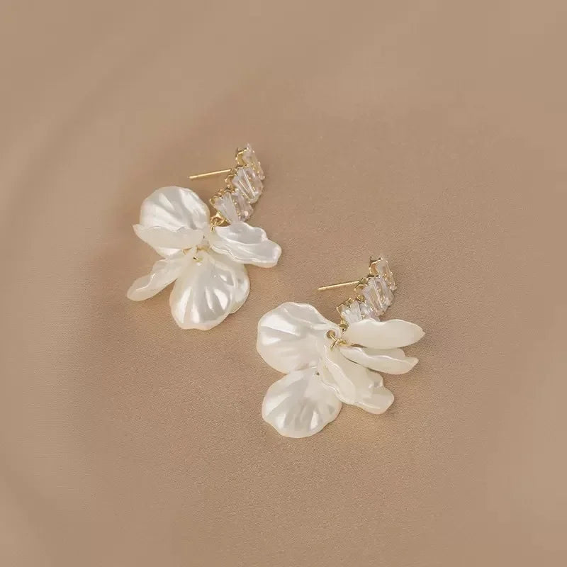 1Pair Imitation Shell White Flower Petal Earring